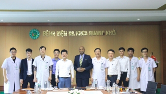CÙNG CHUYÊN GIA SINGAPORE TRAO ĐỔI CÁC VẤN ĐỀ VỀ PHÁT TRIỂN BỆNH VIỆN