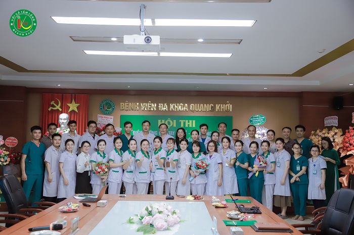 Toàn thể cán bộ công nhân viên của Bệnh viện Quang Khởi chào mừng ngày Quốc tế Điều dưỡng