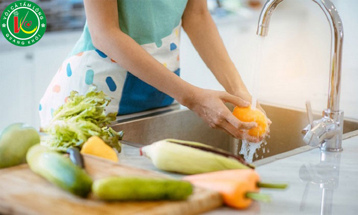 Để phòng tránh ngộ độc thực phẩm thì bạn nên ưu tiên dùng thực phẩm sạch, ăn chín uống sôi